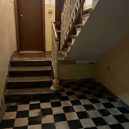 Apartment Mirella Apt, 2min Train Station